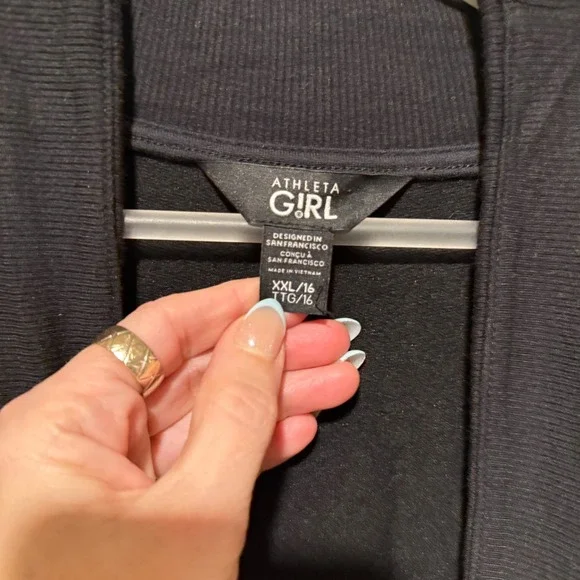 Athleta Girl Black Cardigan Wrap Thumbhole Pockets XXL 16 Girls Womens - Picture 5 of 6